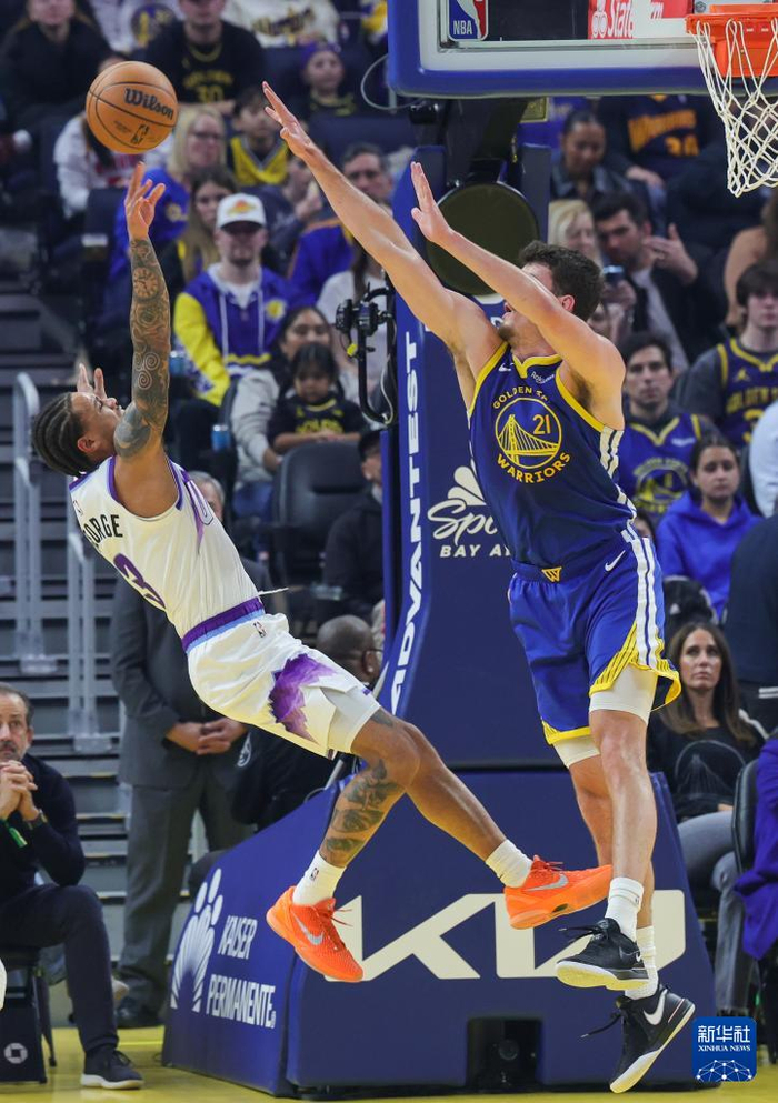 包含赛前尼斯备战CBA常规赛今晨犹他爵士调整名单以备荷甲，现场解说直呼：勒沃库森围绕葡超战术微调的词条球速app官网